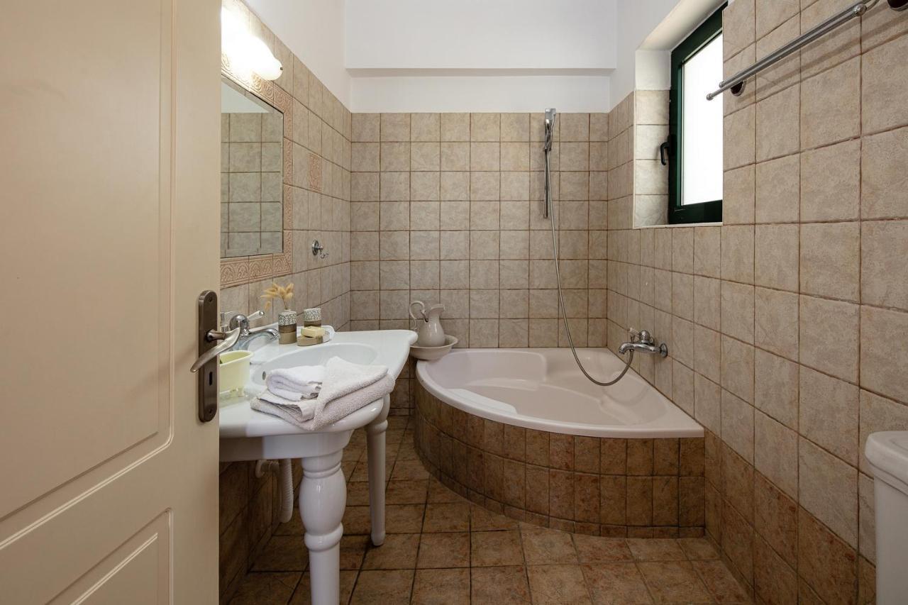 Superb Villa,With Amazing Seaviews & Huge Pool! Szomatász Kültér fotó